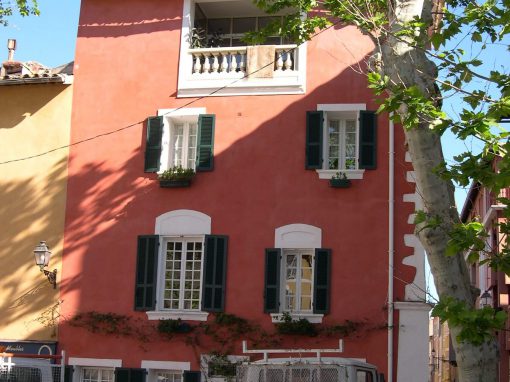 Façades rénovées à la chaux à l’ancienne à Martigues
