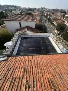 Pendant la réfection complète d'une toiture-terrasse